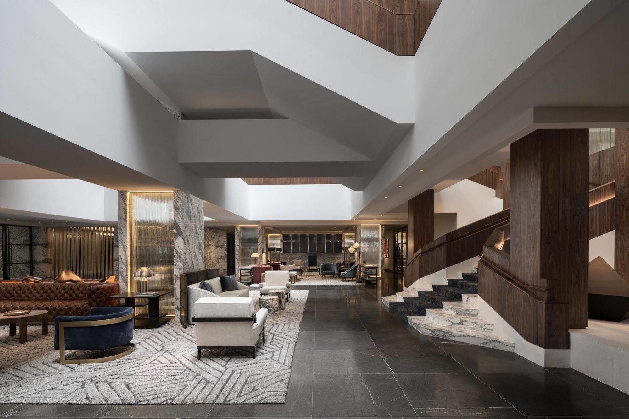 Four Seasons Hotel 5*